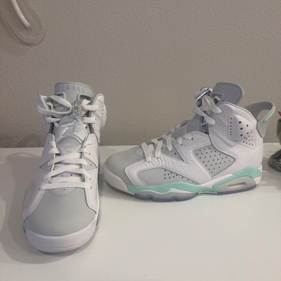 Women’s Air Jordan 6 Retro “Mint Foam” - Picture 3 of 4